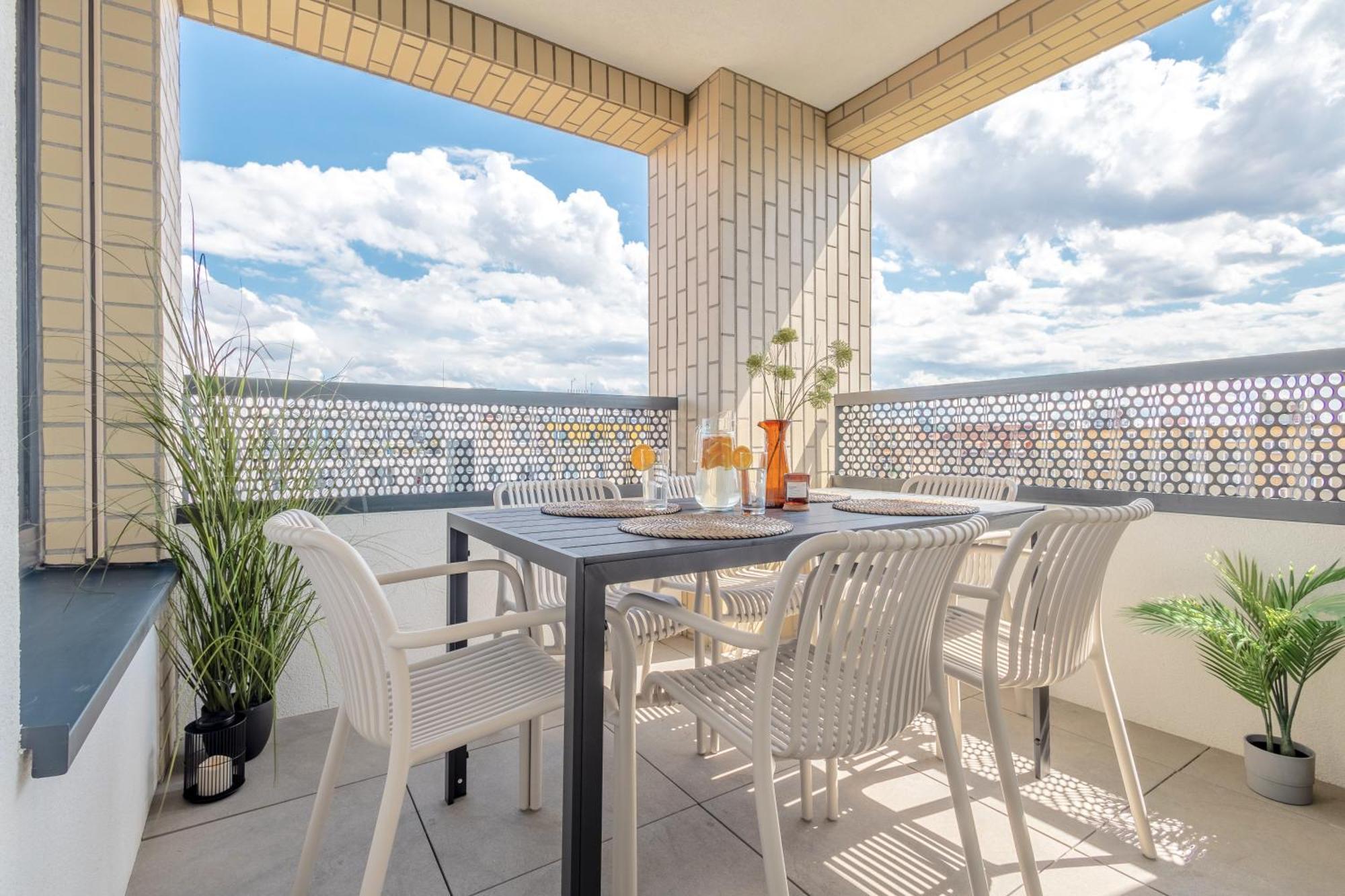 Bright 2Br - 7Th Floor, Balcony, Free Parking By Gravity Prague Lägenhet Exteriör bild