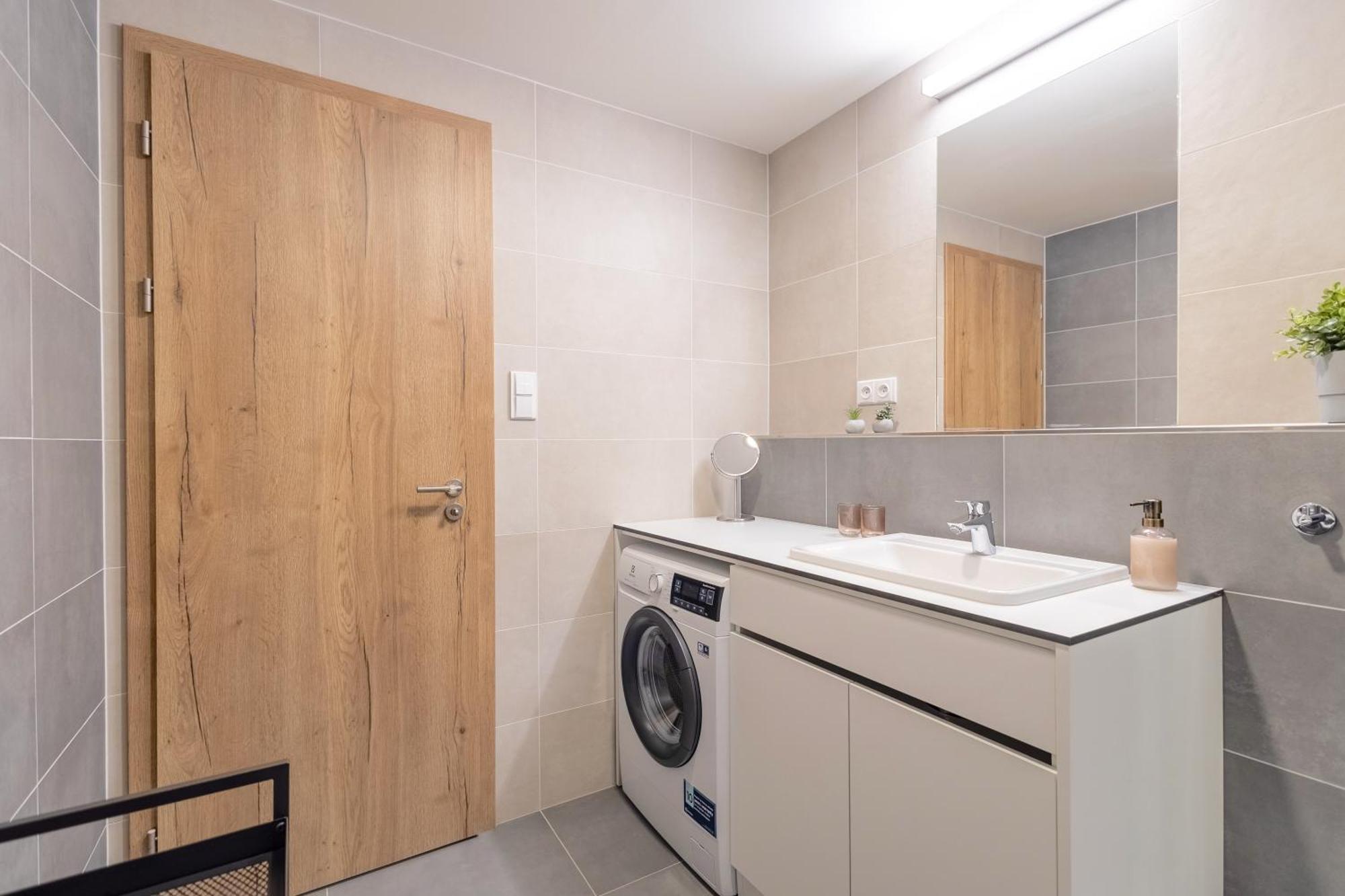 Bright 2Br - 7Th Floor, Balcony, Free Parking By Gravity Prague Lägenhet Exteriör bild