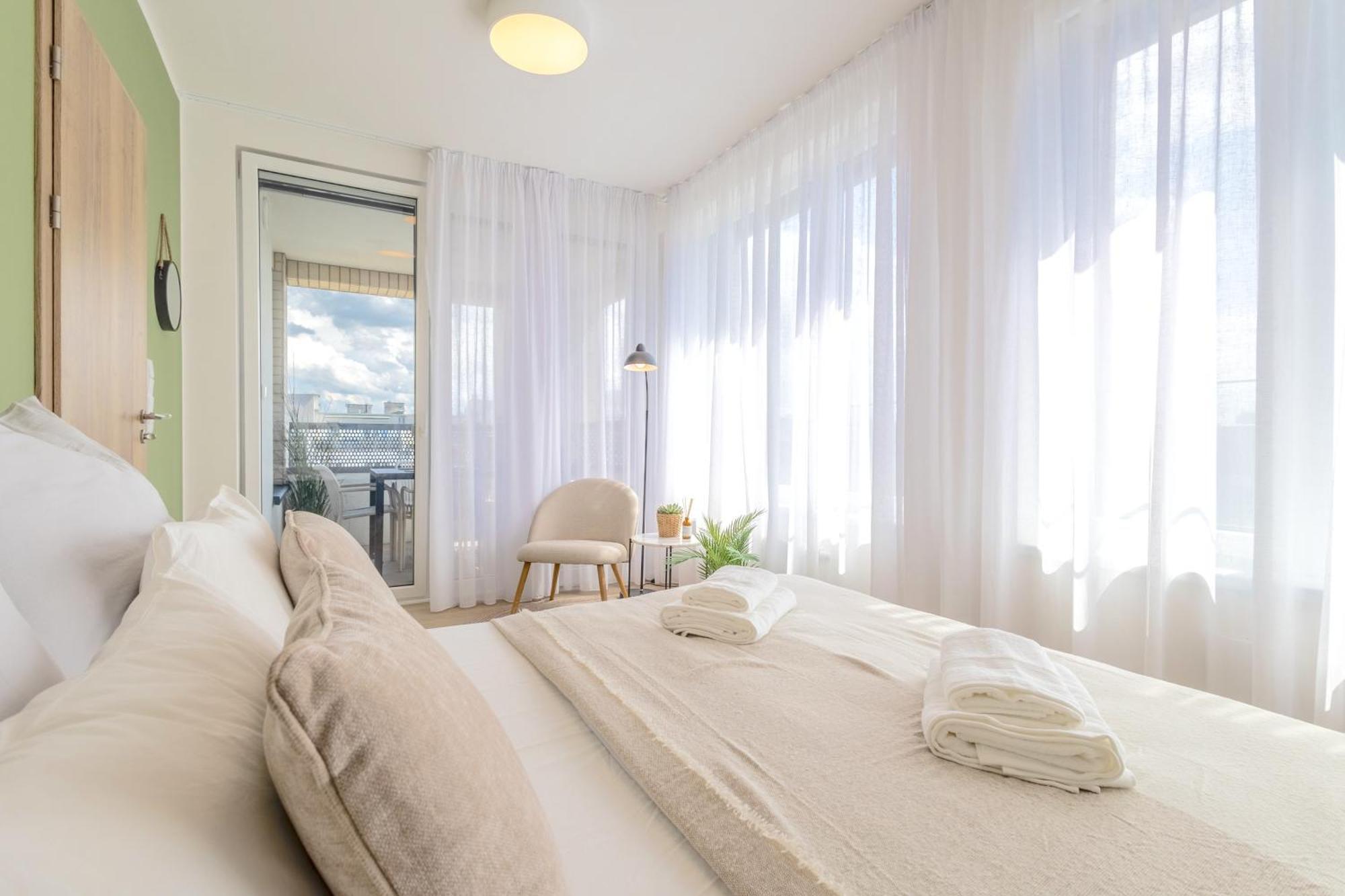 Bright 2Br - 7Th Floor, Balcony, Free Parking By Gravity Prague Lägenhet Exteriör bild